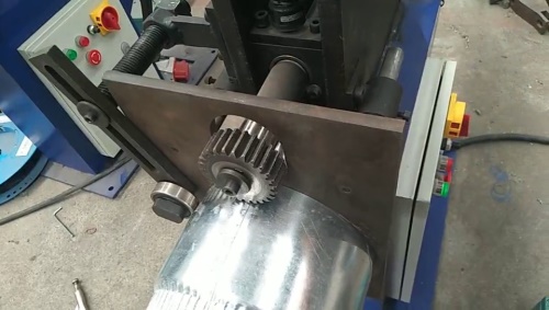 轆線機功能之一滾齒